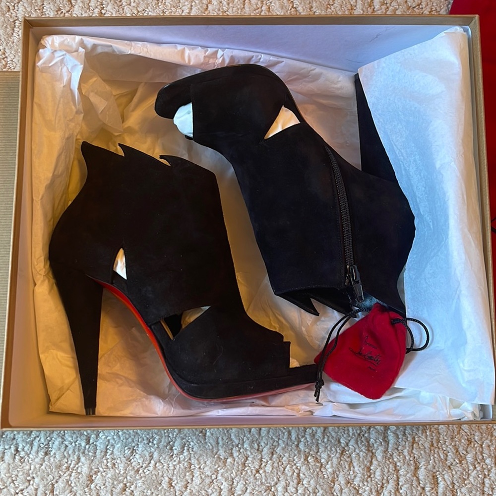 Christian Loubiton BELFECONICA 120 VEAU VELOURS 37.5